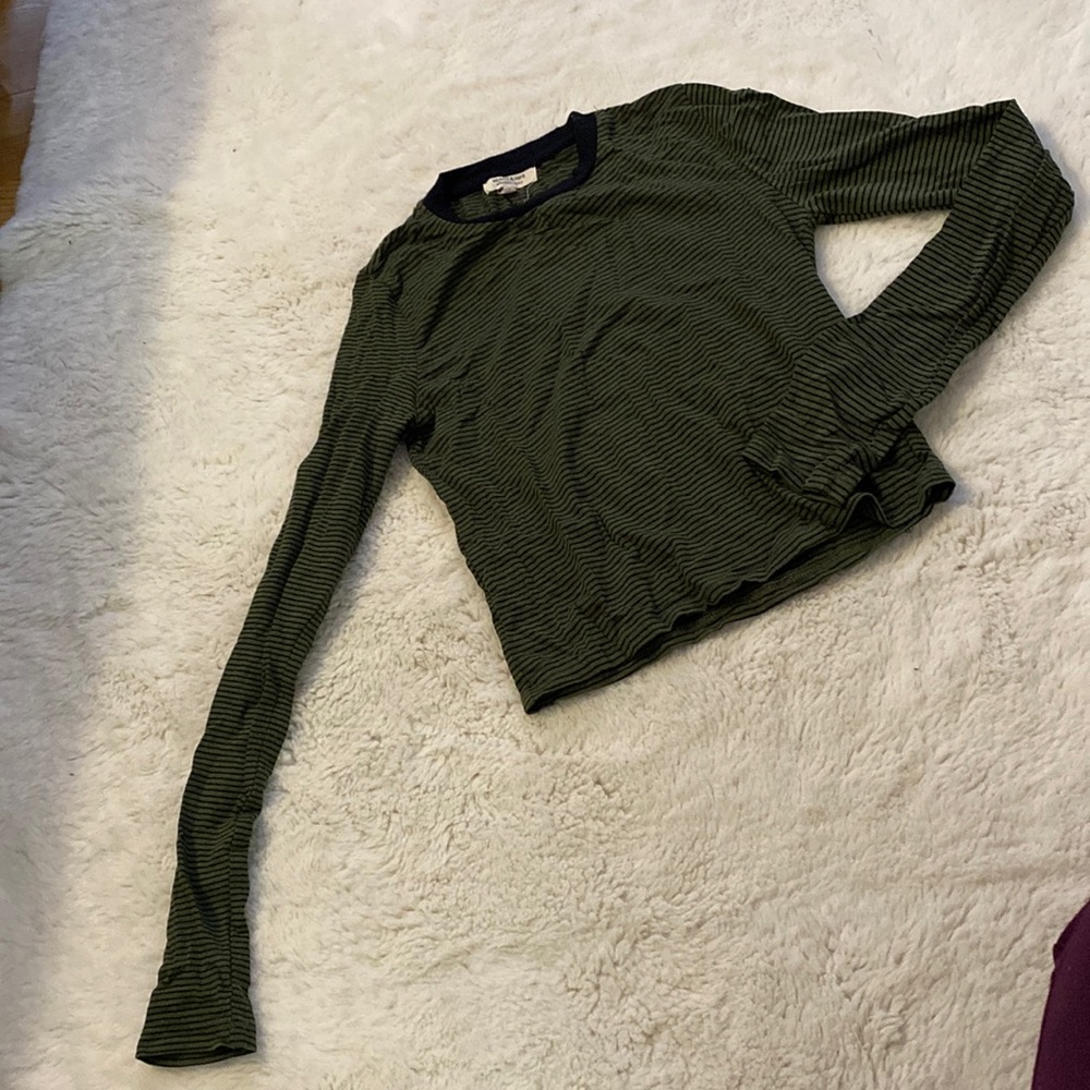 Long sleeve striped crop top-green and black stripes.